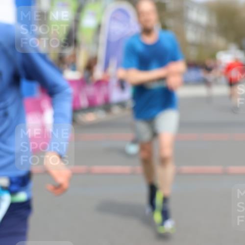12.04.2026 - 45. Internationalen Wilhelmsburger Insellauf Strokosch-Dieckow http://msf.ph/oto/9471233 12.04.2026 12:52:16 Ziel 5809, 5326, 2787, 5627, 5493, 4560 meine-sportfotos.de