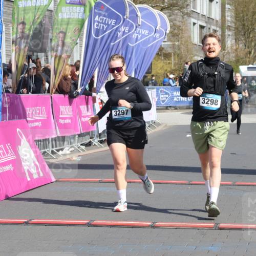 12.04.2026 - 45. Internationalen Wilhelmsburger Insellauf Strokosch-Dieckow http://msf.ph/oto/9471242 12.04.2026 11:27:24 Ziel 3298, 3297 meine-sportfotos.de