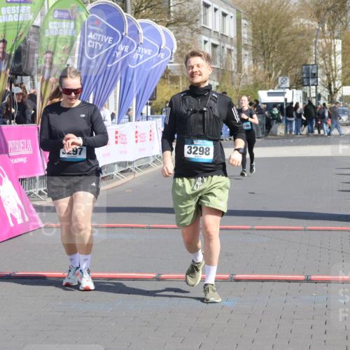 12.04.2026 - 45. Internationalen Wilhelmsburger Insellauf Strokosch-Dieckow http://msf.ph/oto/9471252 12.04.2026 11:27:25 Ziel 3298, 3297 meine-sportfotos.de