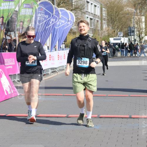 12.04.2026 - 45. Internationalen Wilhelmsburger Insellauf Strokosch-Dieckow http://msf.ph/oto/9471265 12.04.2026 11:27:25 Ziel 3298, 3297 meine-sportfotos.de