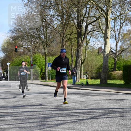 12.04.2026 - 45. Internationalen Wilhelmsburger Insellauf J. Mangold http://msf.ph/oto/9471286 12.04.2026 11:25:29 Ziel 2025, 2542, 3168, 3775, 3253 meine-sportfotos.de