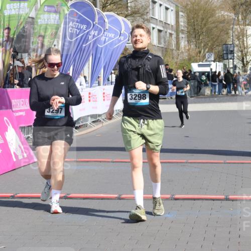 12.04.2026 - 45. Internationalen Wilhelmsburger Insellauf Strokosch-Dieckow http://msf.ph/oto/9471287 12.04.2026 11:27:25 Ziel 3298, 3297 meine-sportfotos.de