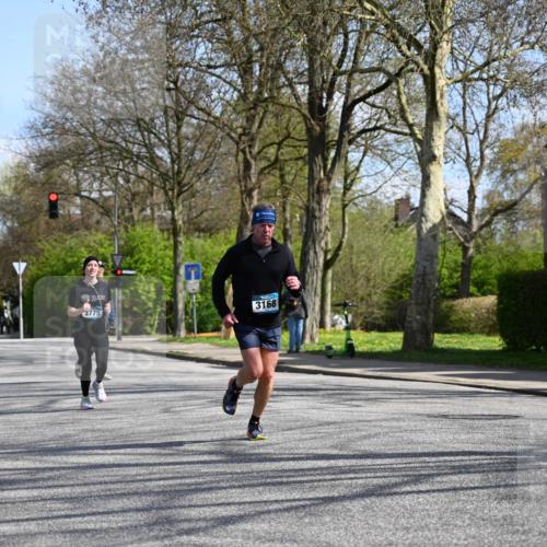 12.04.2026 - 45. Internationalen Wilhelmsburger Insellauf J. Mangold http://msf.ph/oto/9471292 12.04.2026 11:25:29 Ziel 2025, 2542, 3168, 3775, 3253 meine-sportfotos.de