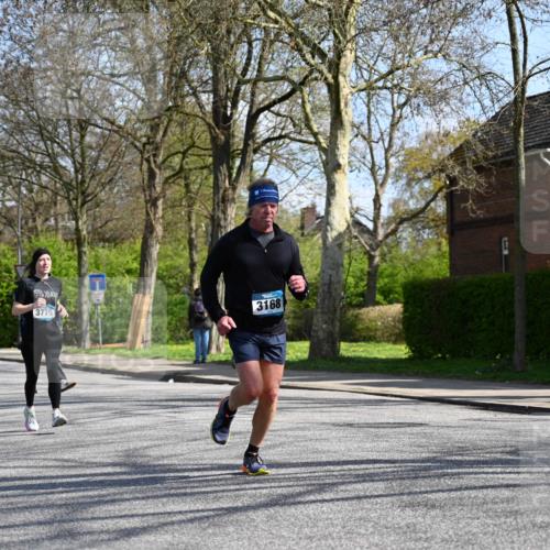 12.04.2026 - 45. Internationalen Wilhelmsburger Insellauf J. Mangold http://msf.ph/oto/9471311 12.04.2026 11:25:30 Ziel 2025, 2542, 3168, 3775, 3253, 2207 meine-sportfotos.de