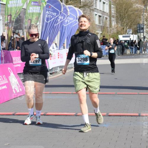 12.04.2026 - 45. Internationalen Wilhelmsburger Insellauf Strokosch-Dieckow http://msf.ph/oto/9471315 12.04.2026 11:27:25 Ziel 3298, 3297 meine-sportfotos.de