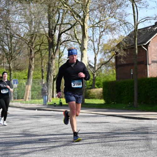 12.04.2026 - 45. Internationalen Wilhelmsburger Insellauf J. Mangold http://msf.ph/oto/9471319 12.04.2026 11:25:30 Ziel 2025, 2542, 3168, 3775, 3253, 2207 meine-sportfotos.de