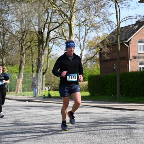 12.04.2026 - 45. Internationalen Wilhelmsburger Insellauf J. Mangold http://msf.ph/oto/9471323 12.04.2026 11:25:30 Ziel 2025, 2542, 3168, 3775, 3253, 2207 meine-sportfotos.de