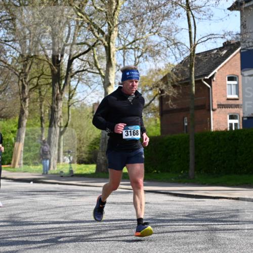12.04.2026 - 45. Internationalen Wilhelmsburger Insellauf J. Mangold http://msf.ph/oto/9471328 12.04.2026 11:25:30 Ziel 2025, 2542, 3168, 3775, 3253, 2207 meine-sportfotos.de