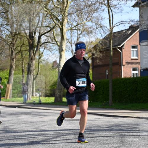 12.04.2026 - 45. Internationalen Wilhelmsburger Insellauf J. Mangold http://msf.ph/oto/9471331 12.04.2026 11:25:30 Ziel 2025, 2542, 3168, 3775, 3253, 2207 meine-sportfotos.de