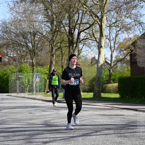 12.04.2026 - 45. Internationalen Wilhelmsburger Insellauf J. Mangold http://msf.ph/oto/9471334 12.04.2026 11:25:32 Ziel 2025, 2542, 3168, 3775, 3253, 2207 meine-sportfotos.de