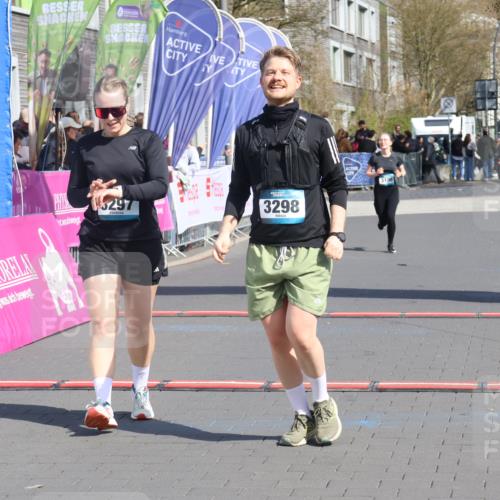 12.04.2026 - 45. Internationalen Wilhelmsburger Insellauf Strokosch-Dieckow http://msf.ph/oto/9471341 12.04.2026 11:27:26 Ziel 3298, 3297 meine-sportfotos.de