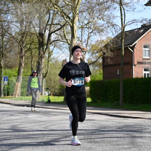 12.04.2026 - 45. Internationalen Wilhelmsburger Insellauf J. Mangold http://msf.ph/oto/9471351 12.04.2026 11:25:32 Ziel 2025, 2542, 3168, 3775, 3253, 2207 meine-sportfotos.de