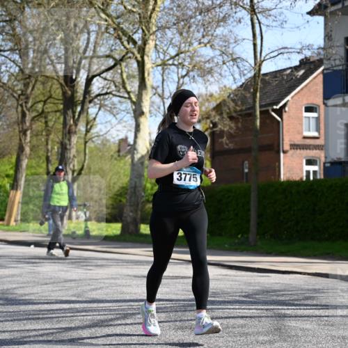 12.04.2026 - 45. Internationalen Wilhelmsburger Insellauf J. Mangold http://msf.ph/oto/9471359 12.04.2026 11:25:32 Ziel 2025, 2542, 3168, 3775, 3253, 2207 meine-sportfotos.de