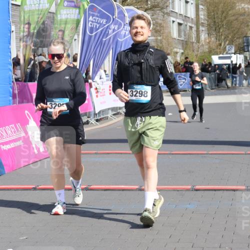 12.04.2026 - 45. Internationalen Wilhelmsburger Insellauf Strokosch-Dieckow http://msf.ph/oto/9471369 12.04.2026 11:27:26 Ziel 3298, 3297 meine-sportfotos.de