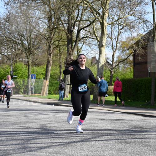 12.04.2026 - 45. Internationalen Wilhelmsburger Insellauf J. Mangold http://msf.ph/oto/9471392 12.04.2026 11:25:57 Ziel 3253, 2207, 2388, 3122, 2353 meine-sportfotos.de
