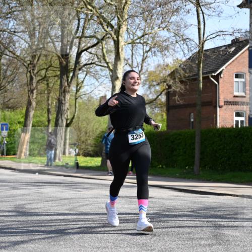 12.04.2026 - 45. Internationalen Wilhelmsburger Insellauf J. Mangold http://msf.ph/oto/9471406 12.04.2026 11:25:58 Ziel 3253, 2207, 2388, 3122, 2353 meine-sportfotos.de