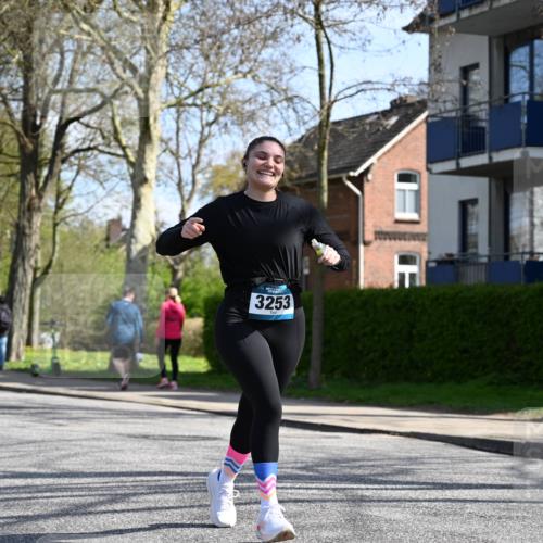 12.04.2026 - 45. Internationalen Wilhelmsburger Insellauf J. Mangold http://msf.ph/oto/9471415 12.04.2026 11:25:58 Ziel 3253, 2207, 2388, 3122, 2353 meine-sportfotos.de