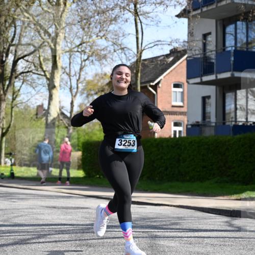 12.04.2026 - 45. Internationalen Wilhelmsburger Insellauf J. Mangold http://msf.ph/oto/9471417 12.04.2026 11:25:58 Ziel 3253, 2207, 2388, 3122, 2353 meine-sportfotos.de