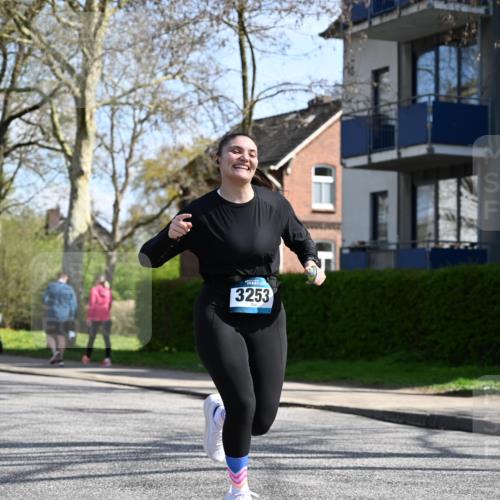 12.04.2026 - 45. Internationalen Wilhelmsburger Insellauf J. Mangold http://msf.ph/oto/9471418 12.04.2026 11:25:58 Ziel 3253, 2207, 2388, 3122, 2353 meine-sportfotos.de