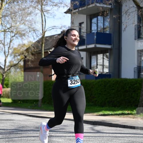 12.04.2026 - 45. Internationalen Wilhelmsburger Insellauf J. Mangold http://msf.ph/oto/9471427 12.04.2026 11:25:59 Ziel 3253, 2207, 2388, 3122, 2353 meine-sportfotos.de