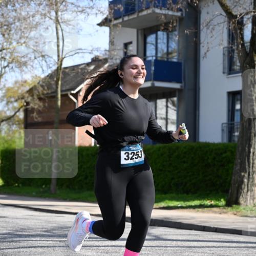 12.04.2026 - 45. Internationalen Wilhelmsburger Insellauf J. Mangold http://msf.ph/oto/9471429 12.04.2026 11:25:59 Ziel 3253, 2207, 2388, 3122, 2353 meine-sportfotos.de