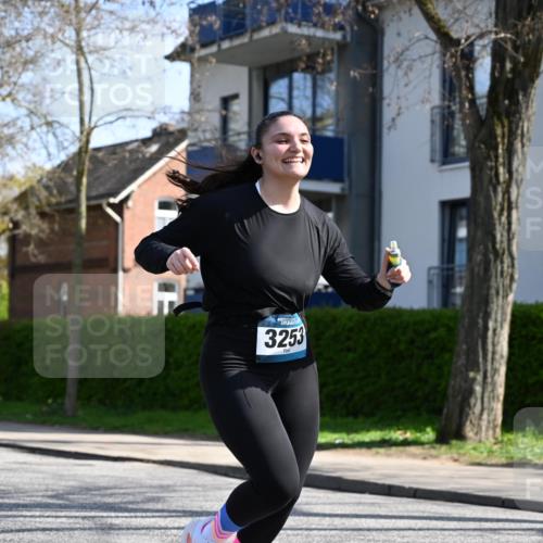 12.04.2026 - 45. Internationalen Wilhelmsburger Insellauf J. Mangold http://msf.ph/oto/9471431 12.04.2026 11:25:59 Ziel 3253, 2207, 2388, 3122, 2353 meine-sportfotos.de