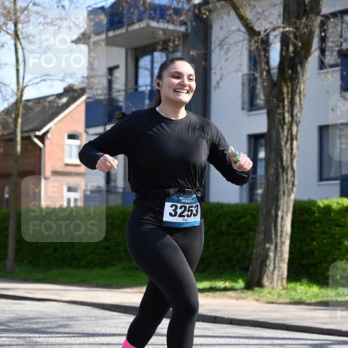 12.04.2026 - 45. Internationalen Wilhelmsburger Insellauf J. Mangold http://msf.ph/oto/9471433 12.04.2026 11:25:59 Ziel 3253, 2207, 2388, 3122, 2353 meine-sportfotos.de