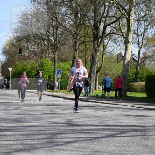 12.04.2026 - 45. Internationalen Wilhelmsburger Insellauf J. Mangold http://msf.ph/oto/9471438 12.04.2026 11:26:01 Ziel 3253, 2207, 2388, 3122, 3122, 2353 meine-sportfotos.de