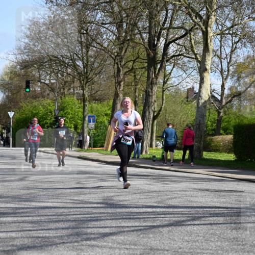12.04.2026 - 45. Internationalen Wilhelmsburger Insellauf J. Mangold http://msf.ph/oto/9471440 12.04.2026 11:26:01 Ziel 3253, 2207, 2388, 3122, 3122, 2353 meine-sportfotos.de