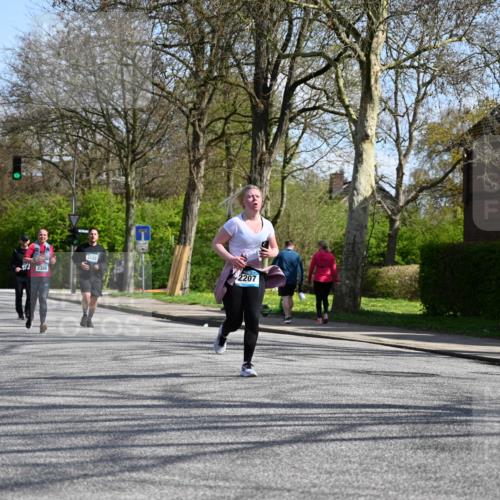 12.04.2026 - 45. Internationalen Wilhelmsburger Insellauf J. Mangold http://msf.ph/oto/9471449 12.04.2026 11:26:01 Ziel 3253, 2207, 2388, 3122, 3122, 2353 meine-sportfotos.de