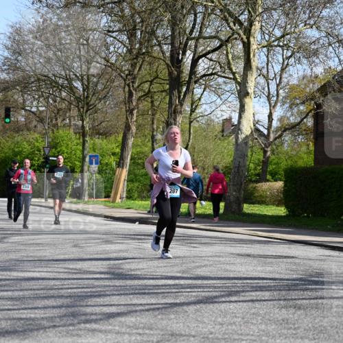 12.04.2026 - 45. Internationalen Wilhelmsburger Insellauf J. Mangold http://msf.ph/oto/9471452 12.04.2026 11:26:01 Ziel 3253, 2207, 2388, 3122, 3122, 2353 meine-sportfotos.de