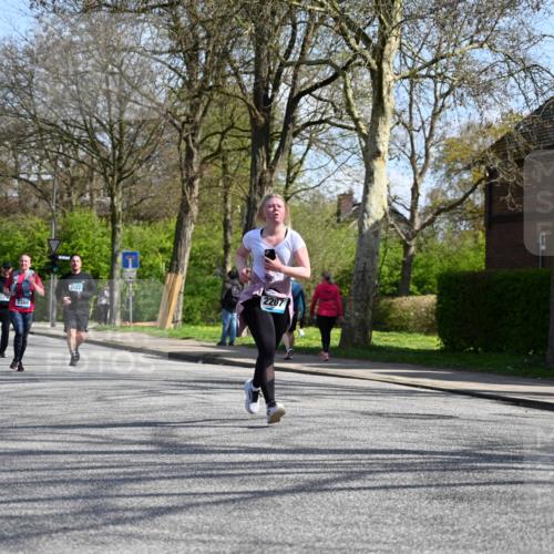12.04.2026 - 45. Internationalen Wilhelmsburger Insellauf J. Mangold http://msf.ph/oto/9471457 12.04.2026 11:26:02 Ziel 3253, 2207, 2388, 3122, 2353 meine-sportfotos.de