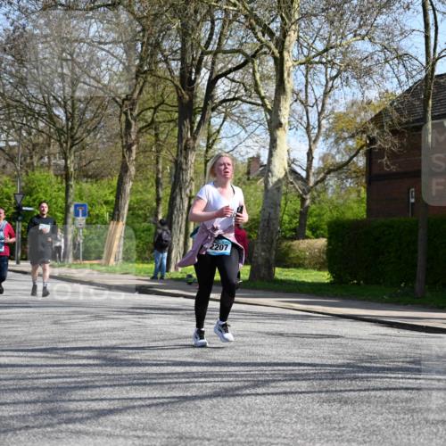 12.04.2026 - 45. Internationalen Wilhelmsburger Insellauf J. Mangold http://msf.ph/oto/9471464 12.04.2026 11:26:02 Ziel 3253, 2207, 2388, 3122, 2353 meine-sportfotos.de