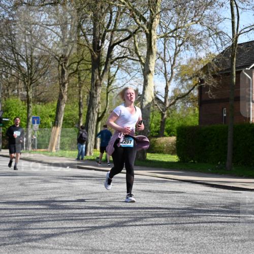 12.04.2026 - 45. Internationalen Wilhelmsburger Insellauf J. Mangold http://msf.ph/oto/9471467 12.04.2026 11:26:02 Ziel 3253, 2207, 2388, 3122, 2353 meine-sportfotos.de