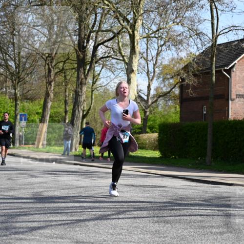 12.04.2026 - 45. Internationalen Wilhelmsburger Insellauf J. Mangold http://msf.ph/oto/9471473 12.04.2026 11:26:02 Ziel 3253, 2207, 2388, 3122, 2353 meine-sportfotos.de