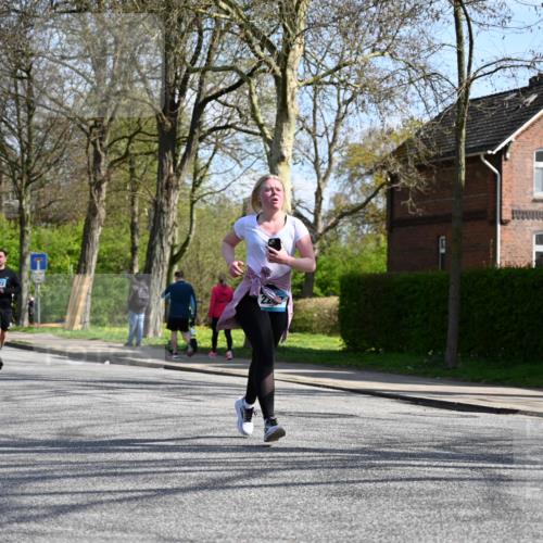 12.04.2026 - 45. Internationalen Wilhelmsburger Insellauf J. Mangold http://msf.ph/oto/9471476 12.04.2026 11:26:02 Ziel 3253, 2207, 2388, 3122, 2353 meine-sportfotos.de