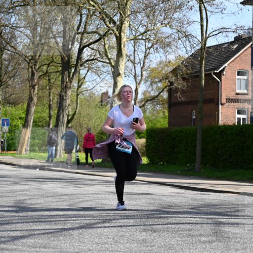 12.04.2026 - 45. Internationalen Wilhelmsburger Insellauf J. Mangold http://msf.ph/oto/9471480 12.04.2026 11:26:02 Ziel 3253, 2207, 2388, 3122, 2353 meine-sportfotos.de