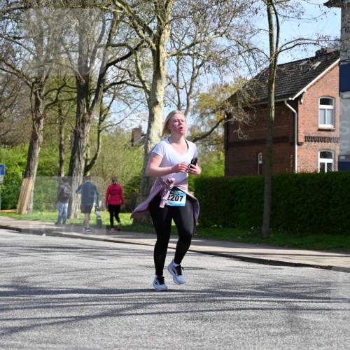 12.04.2026 - 45. Internationalen Wilhelmsburger Insellauf J. Mangold http://msf.ph/oto/9471481 12.04.2026 11:26:02 Ziel 3253, 2207, 2388, 3122, 2353 meine-sportfotos.de