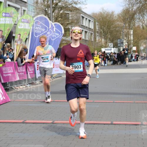 12.04.2026 - 45. Internationalen Wilhelmsburger Insellauf Strokosch-Dieckow http://msf.ph/oto/9471488 12.04.2026 12:52:27 Ziel 3903, 5479, 5797 meine-sportfotos.de