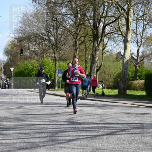 12.04.2026 - 45. Internationalen Wilhelmsburger Insellauf J. Mangold http://msf.ph/oto/9471493 12.04.2026 11:26:05 Ziel 3253, 2207, 2388, 3122, 2353 meine-sportfotos.de