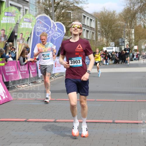 12.04.2026 - 45. Internationalen Wilhelmsburger Insellauf Strokosch-Dieckow http://msf.ph/oto/9471503 12.04.2026 12:52:27 Ziel 3903, 5479, 5797 meine-sportfotos.de