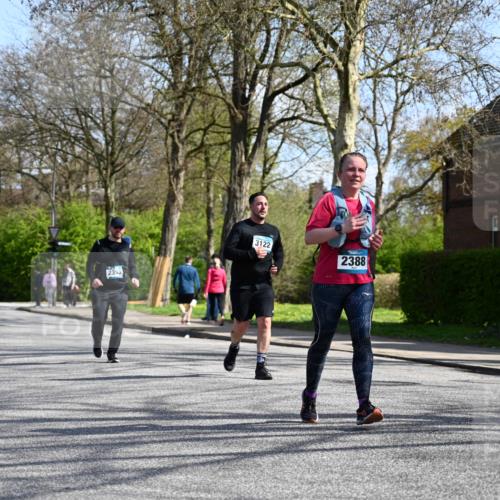12.04.2026 - 45. Internationalen Wilhelmsburger Insellauf J. Mangold http://msf.ph/oto/9471538 12.04.2026 11:26:07 Ziel 3253, 2207, 2388, 3122, 2353, 2523 meine-sportfotos.de