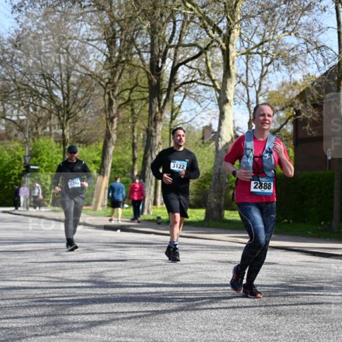12.04.2026 - 45. Internationalen Wilhelmsburger Insellauf J. Mangold http://msf.ph/oto/9471547 12.04.2026 11:26:08 Ziel 3253, 2207, 2388, 3122, 2353, 2523 meine-sportfotos.de