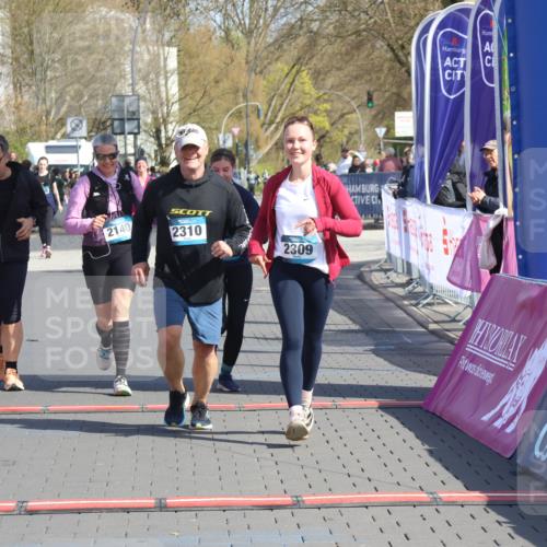 12.04.2026 - 45. Internationalen Wilhelmsburger Insellauf Strokosch-Dieckow http://msf.ph/oto/9471555 12.04.2026 11:28:21 Ziel 2309, 2310, 2237, 2140, 5831, 2511, 2512, 2352 meine-sportfotos.de
