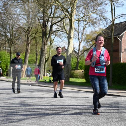 12.04.2026 - 45. Internationalen Wilhelmsburger Insellauf J. Mangold http://msf.ph/oto/9471556 12.04.2026 11:26:08 Ziel 3253, 2207, 2388, 3122, 2353, 2523 meine-sportfotos.de