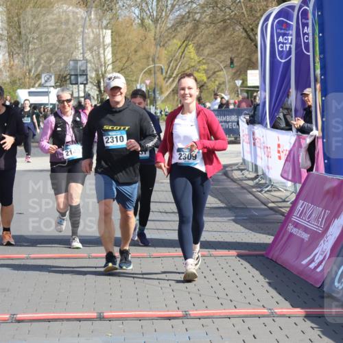 12.04.2026 - 45. Internationalen Wilhelmsburger Insellauf Strokosch-Dieckow http://msf.ph/oto/9471564 12.04.2026 11:28:21 Ziel 2309, 2310, 2237, 2140, 5831, 2511, 2512, 2352 meine-sportfotos.de