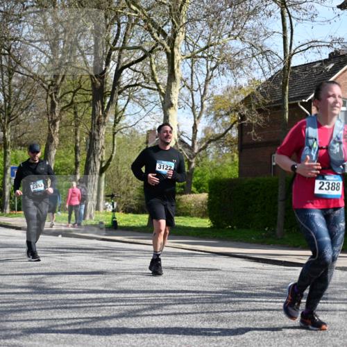 12.04.2026 - 45. Internationalen Wilhelmsburger Insellauf J. Mangold http://msf.ph/oto/9471573 12.04.2026 11:26:08 Ziel 3253, 2207, 2388, 3122, 2353, 2523 meine-sportfotos.de