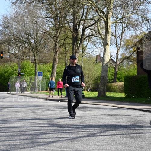 12.04.2026 - 45. Internationalen Wilhelmsburger Insellauf J. Mangold http://msf.ph/oto/9471578 12.04.2026 11:26:10 Ziel 3253, 2207, 2388, 3122, 2353, 2523 meine-sportfotos.de