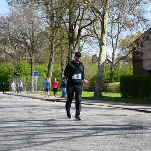 12.04.2026 - 45. Internationalen Wilhelmsburger Insellauf J. Mangold http://msf.ph/oto/9471585 12.04.2026 11:26:10 Ziel 3253, 2207, 2388, 3122, 2353, 2523 meine-sportfotos.de