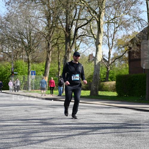 12.04.2026 - 45. Internationalen Wilhelmsburger Insellauf J. Mangold http://msf.ph/oto/9471587 12.04.2026 11:26:10 Ziel 3253, 2207, 2388, 3122, 2353, 2523 meine-sportfotos.de